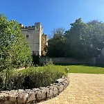 Дом отдыха Charmante Maison De Avec Vue Sur Le Donjon Avec Wifi Et Jardin Gouffern en Auge