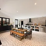 Charmante Maison De Avec Vue Sur Le Donjon Avec Wifi Et Jardin Дом отдыха