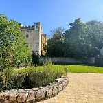 Vakantiehuis Charmante Maison De Avec Vue Sur Le Donjon Avec Wifi Et Jardin Gouffern en Auge