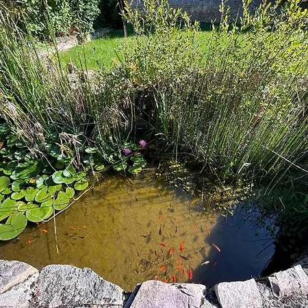 Nyaraló Charmante Maison De Avec Vue Sur Le Donjon Avec Wifi Et Jardin