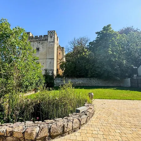 בית נופש Charmante Maison De Avec Vue Sur Le Donjon Avec Wifi Et Jardin Gouffern en Auge