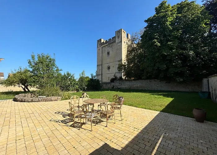 Charmante Maison De Avec Vue Sur Le Donjon Avec Wifi Et Jardin Holiday home Gouffern en Auge